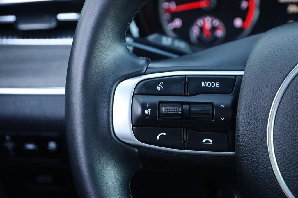 Kia K5 Vehicle Image 13