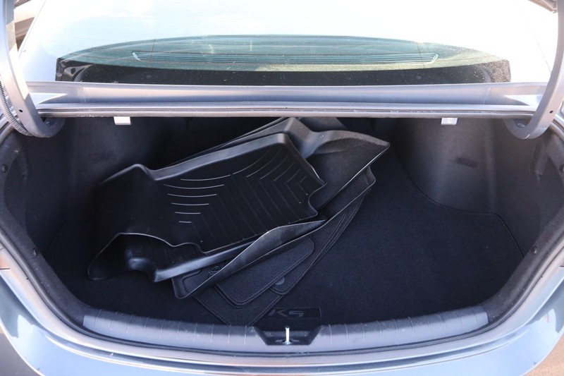 Kia K5 Vehicle Full-screen Gallery Image 8