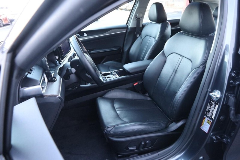 Kia K5 Vehicle Full-screen Gallery Image 10