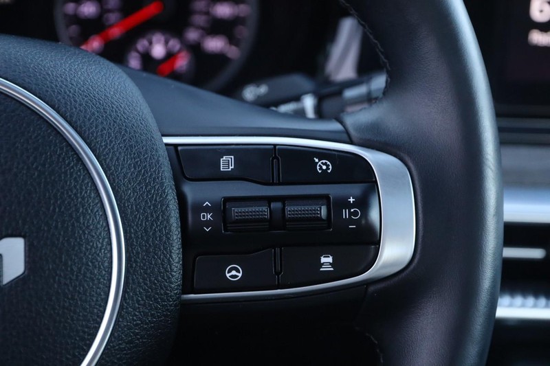 Kia K5 Vehicle Full-screen Gallery Image 14