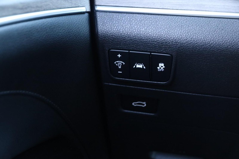 Kia K5 Vehicle Full-screen Gallery Image 22