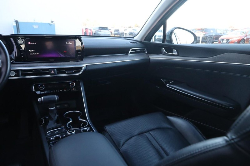 Kia K5 Vehicle Full-screen Gallery Image 27