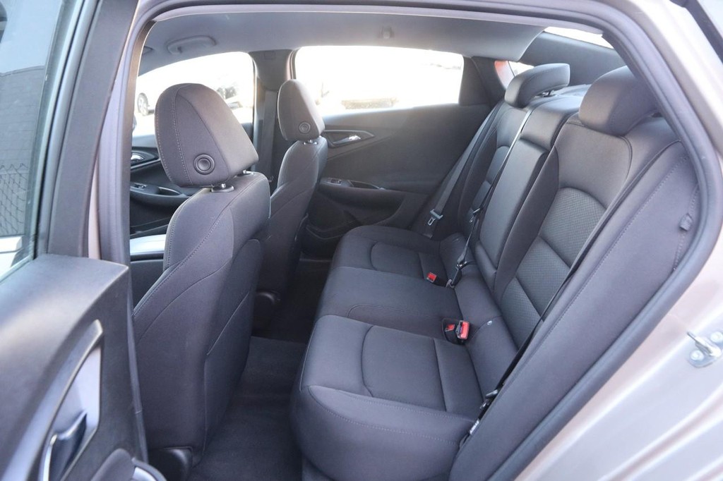 Chevrolet Malibu Vehicle Image 09