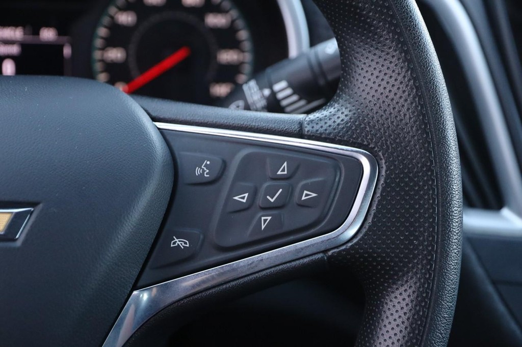 Chevrolet Malibu Vehicle Image 12