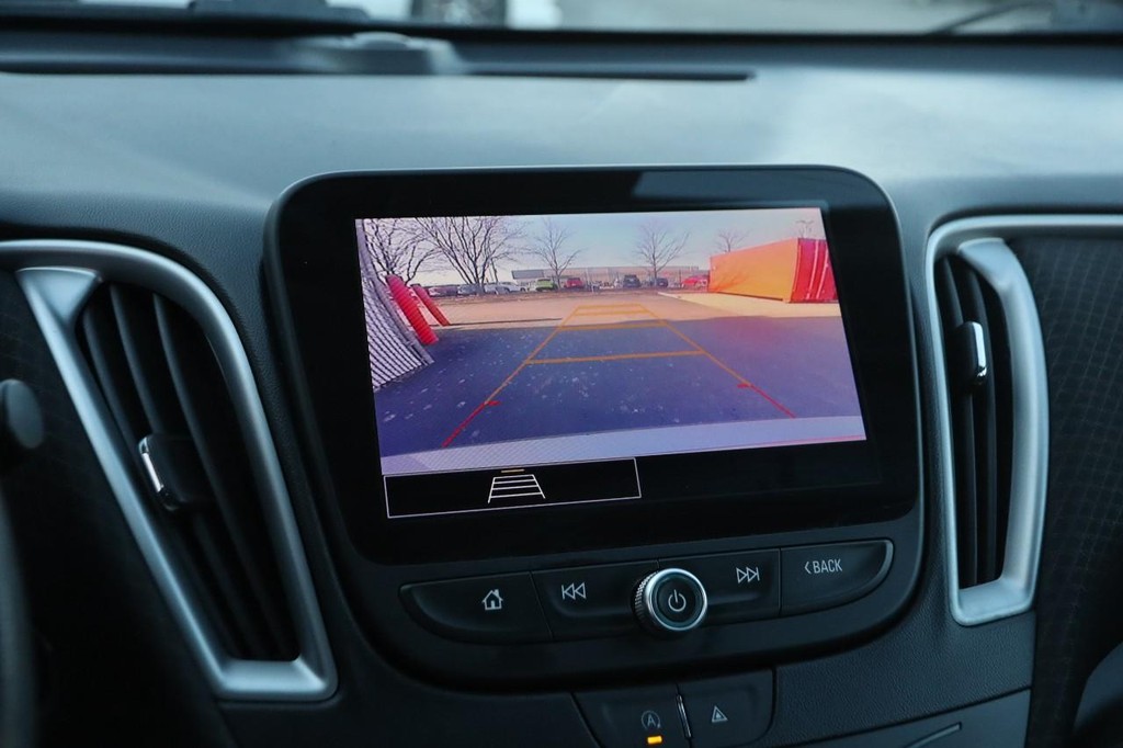 Chevrolet Malibu Vehicle Image 18