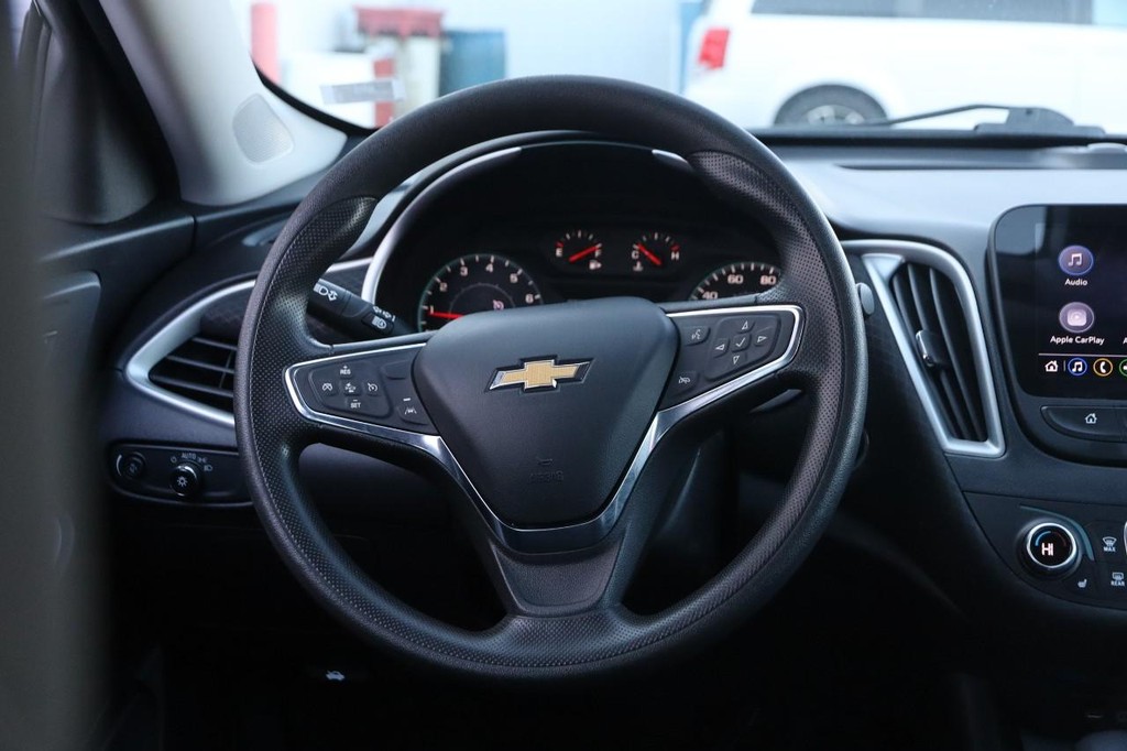 Chevrolet Malibu Vehicle Image 22