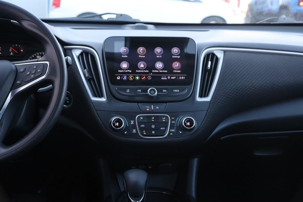 Chevrolet Malibu Vehicle Image 23