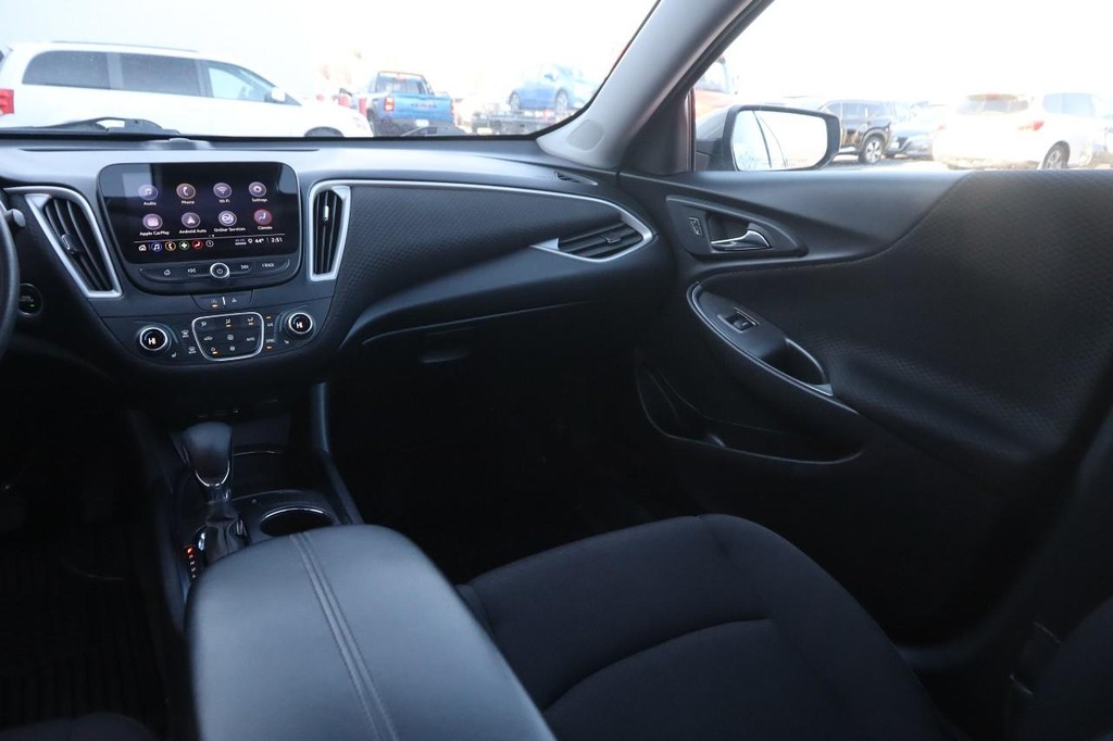 Chevrolet Malibu Vehicle Image 24