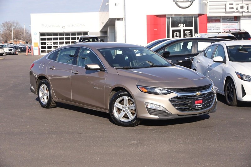 Chevrolet Malibu Vehicle Full-screen Gallery Image 2