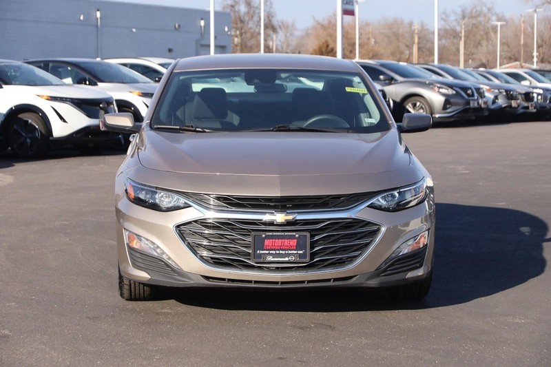 Chevrolet Malibu Vehicle Full-screen Gallery Image 4