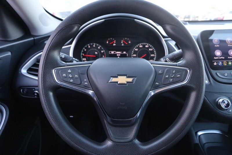 Chevrolet Malibu Vehicle Full-screen Gallery Image 10