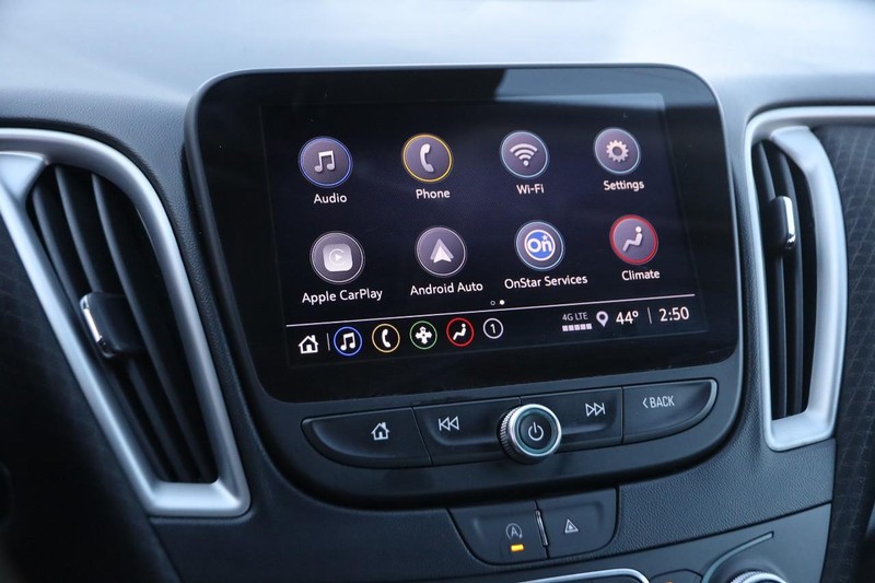 Chevrolet Malibu Vehicle Full-screen Gallery Image 16