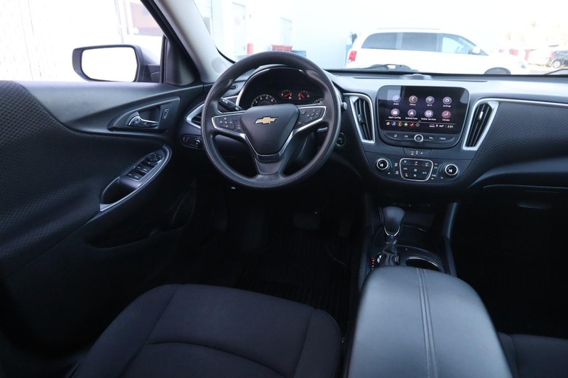 Chevrolet Malibu Vehicle Full-screen Gallery Image 21