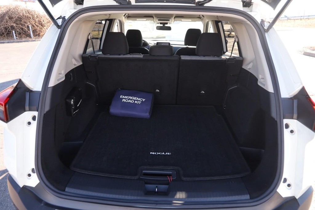 Nissan Rogue Vehicle Image 07