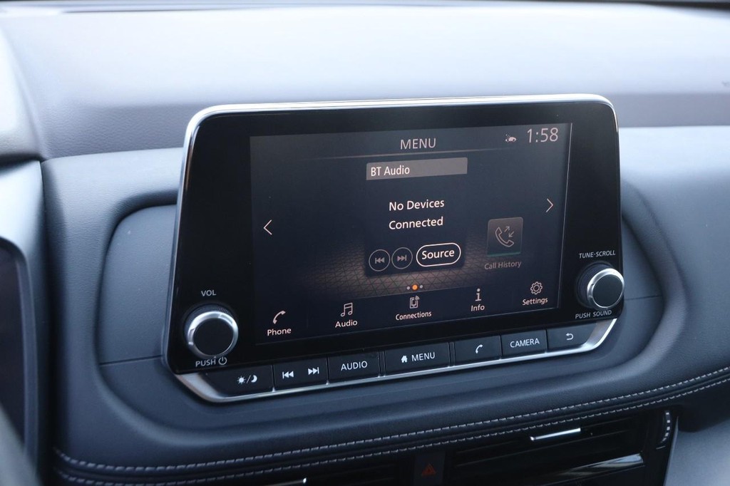 Nissan Rogue Vehicle Image 15