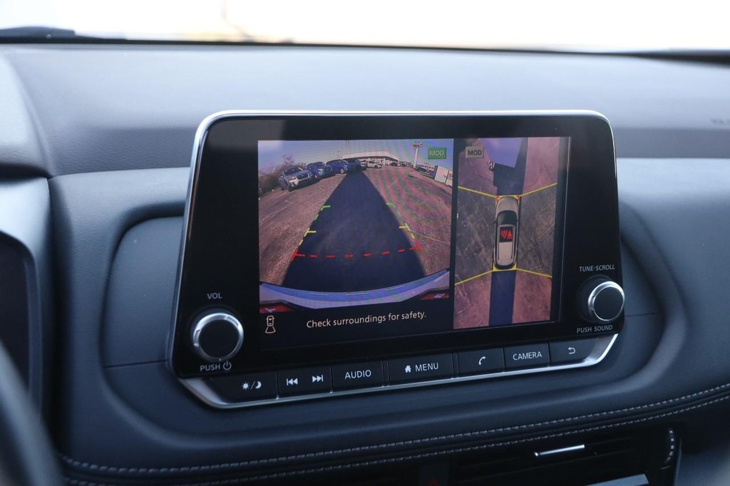 Nissan Rogue Vehicle Image 16