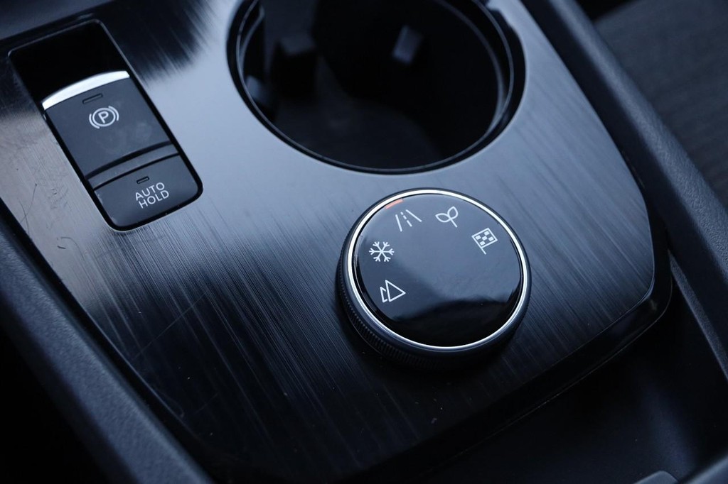 Nissan Rogue Vehicle Image 18