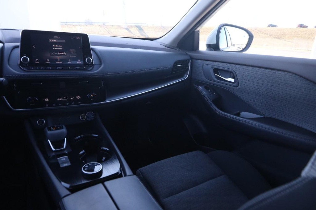 Nissan Rogue Vehicle Image 23