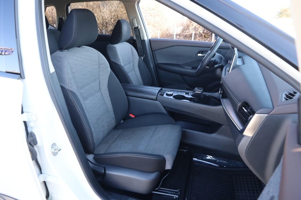 Nissan Rogue Vehicle Image 24