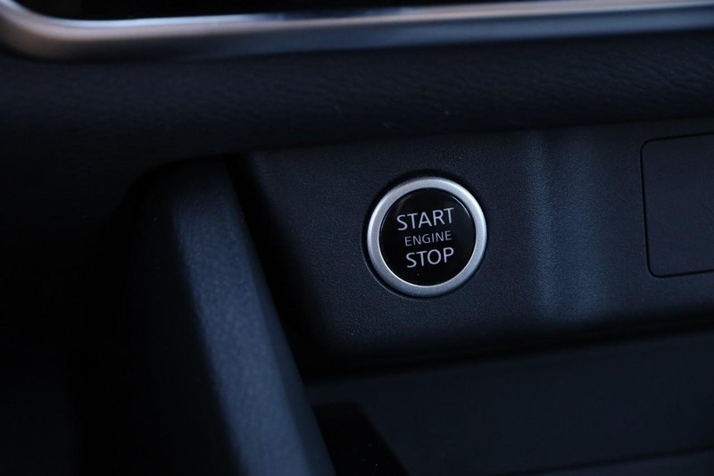 Nissan Rogue Vehicle Image 14