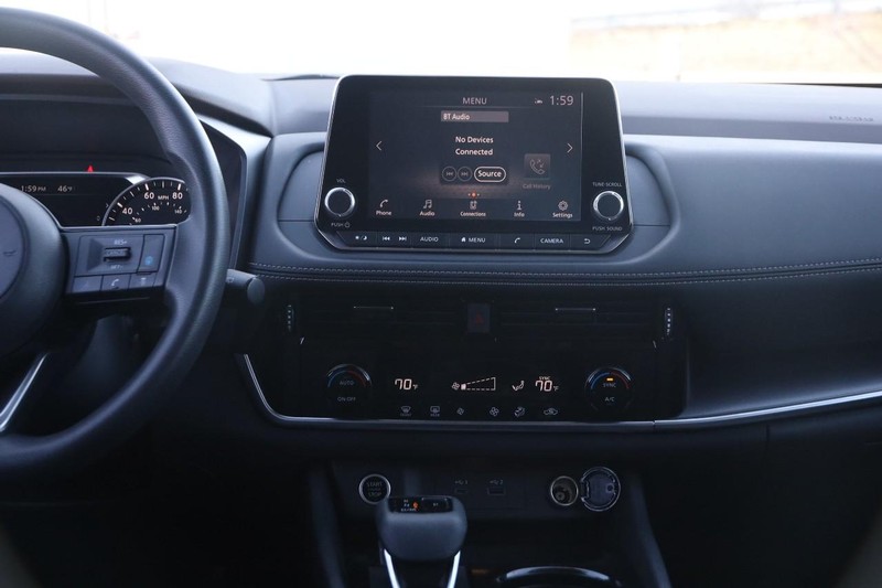 Nissan Rogue Vehicle Image 22