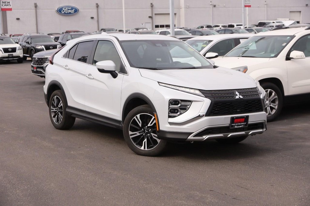 Mitsubishi Eclipse Cross Vehicle Full-screen Gallery Image 2