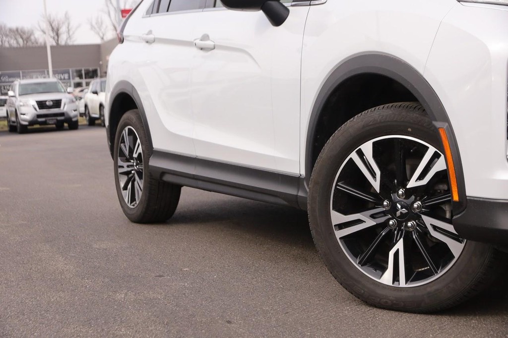 Mitsubishi Eclipse Cross Vehicle Full-screen Gallery Image 3