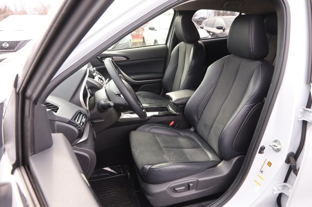 Mitsubishi Eclipse Cross Vehicle Full-screen Gallery Image 9