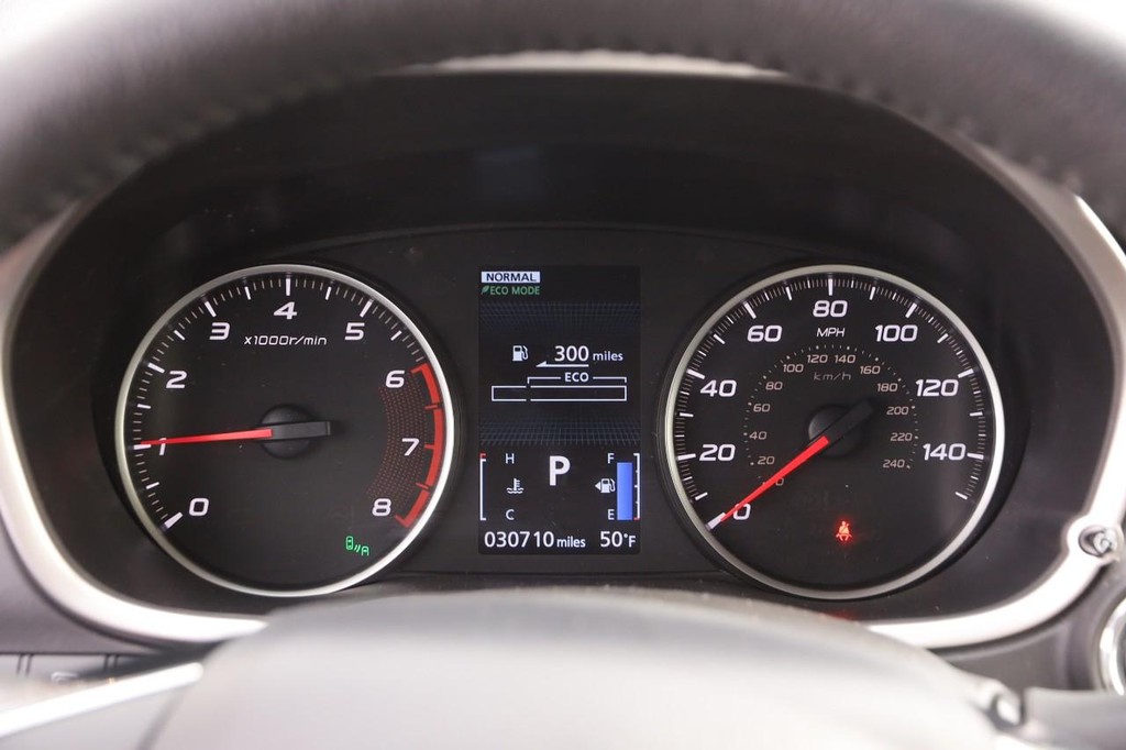 Mitsubishi Eclipse Cross Vehicle Full-screen Gallery Image 14