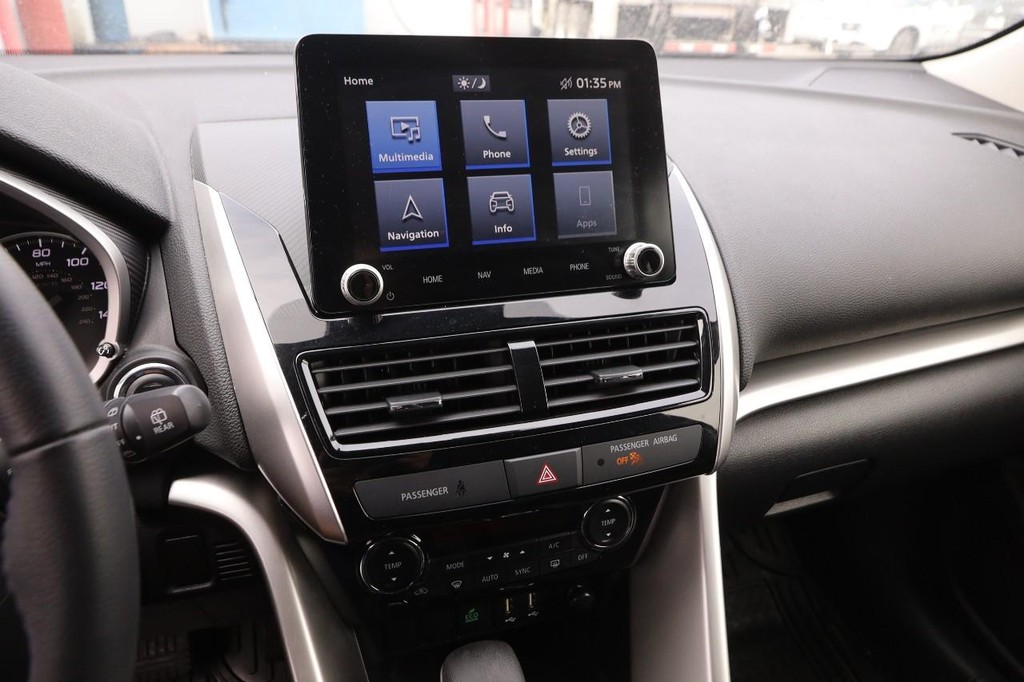 Mitsubishi Eclipse Cross Vehicle Full-screen Gallery Image 16