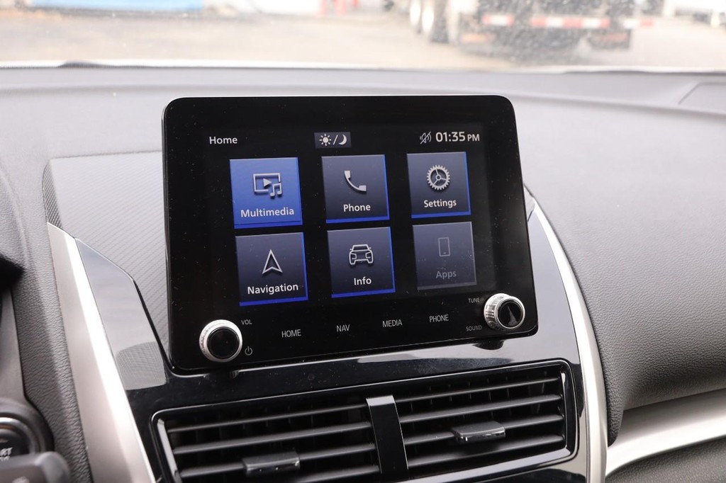 Mitsubishi Eclipse Cross Vehicle Full-screen Gallery Image 17