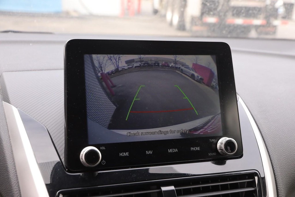 Mitsubishi Eclipse Cross Vehicle Full-screen Gallery Image 18