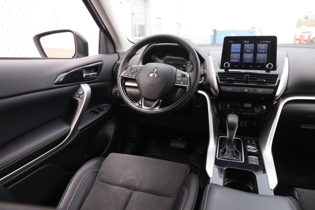 Mitsubishi Eclipse Cross Vehicle Full-screen Gallery Image 23