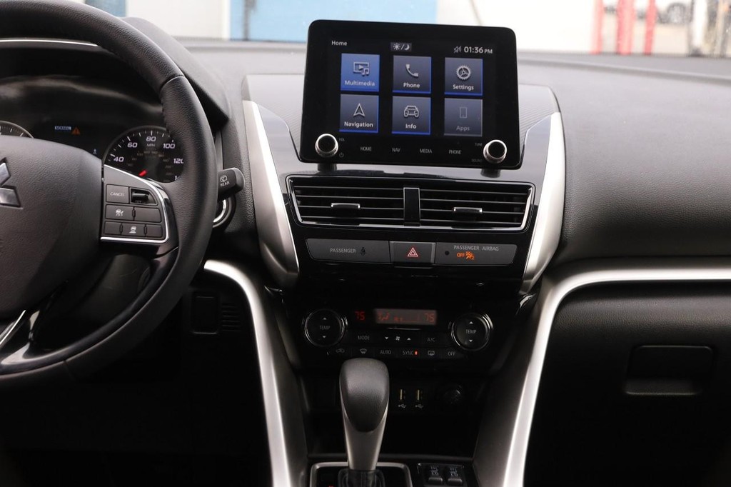 Mitsubishi Eclipse Cross Vehicle Full-screen Gallery Image 25