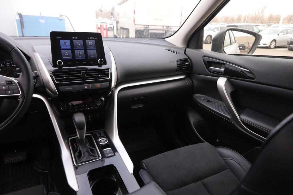 Mitsubishi Eclipse Cross Vehicle Full-screen Gallery Image 26