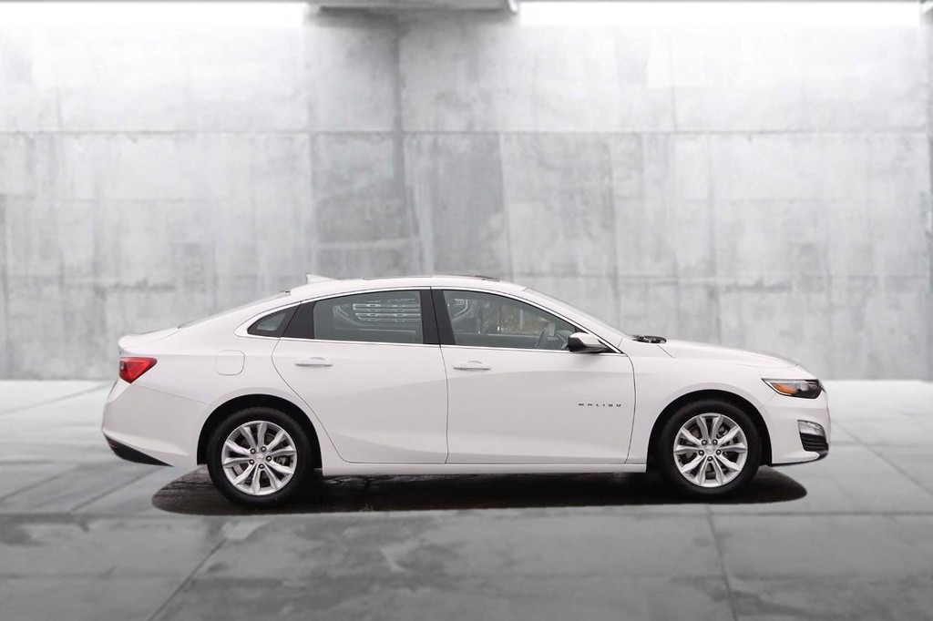 Chevrolet Malibu Vehicle Full-screen Gallery Image 05