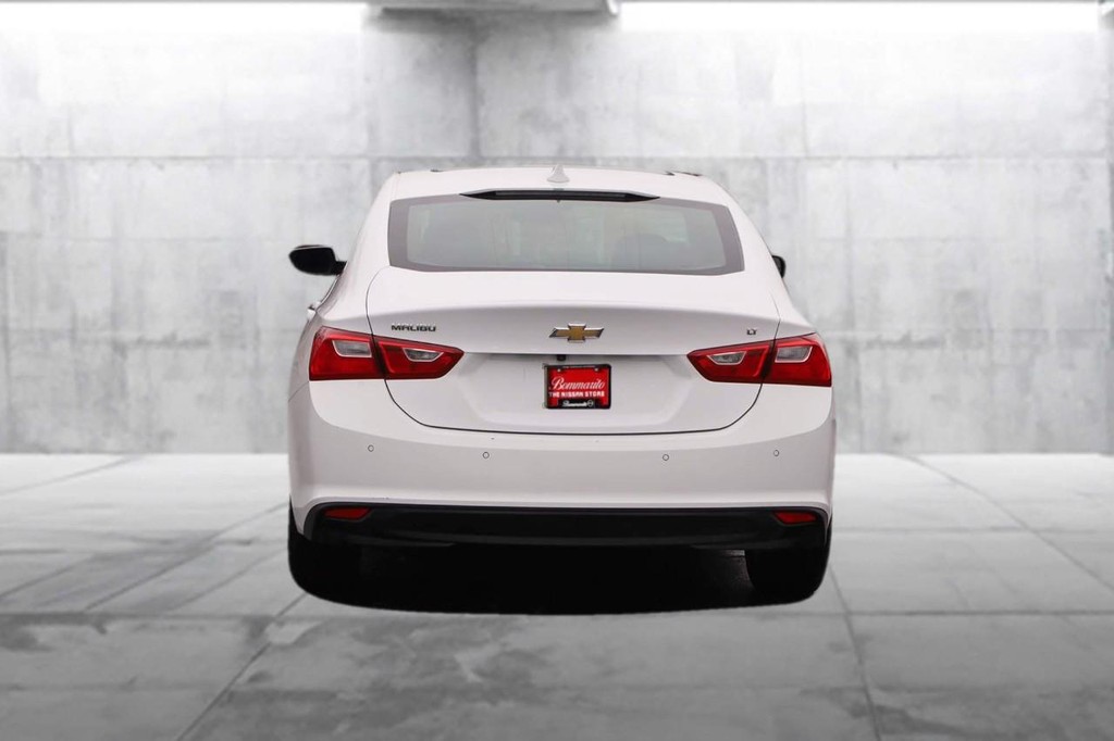 Chevrolet Malibu Vehicle Full-screen Gallery Image 06