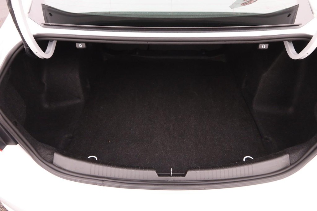 Chevrolet Malibu Vehicle Full-screen Gallery Image 07