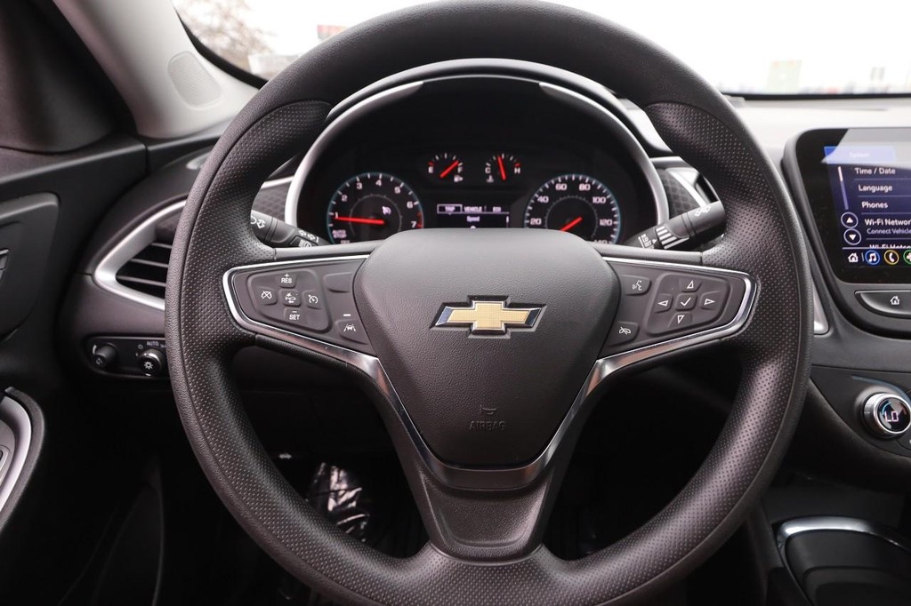 Chevrolet Malibu Vehicle Full-screen Gallery Image 11