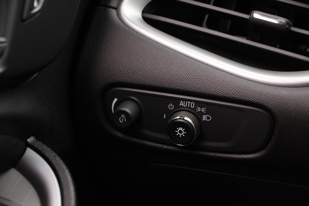 Chevrolet Malibu Vehicle Full-screen Gallery Image 19