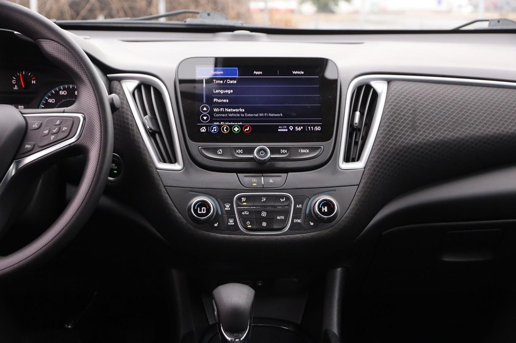 Chevrolet Malibu Vehicle Full-screen Gallery Image 23