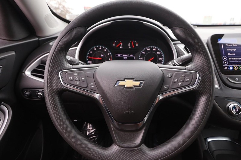 Chevrolet Malibu Vehicle Image 11