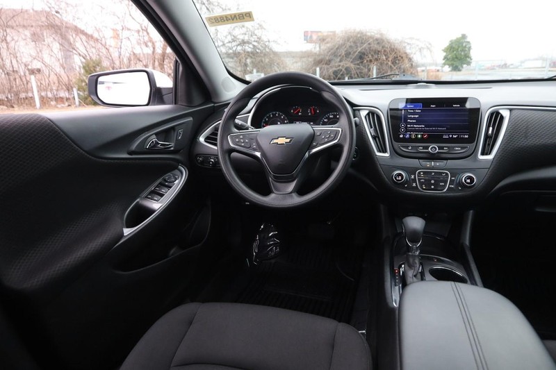 Chevrolet Malibu Vehicle Image 21