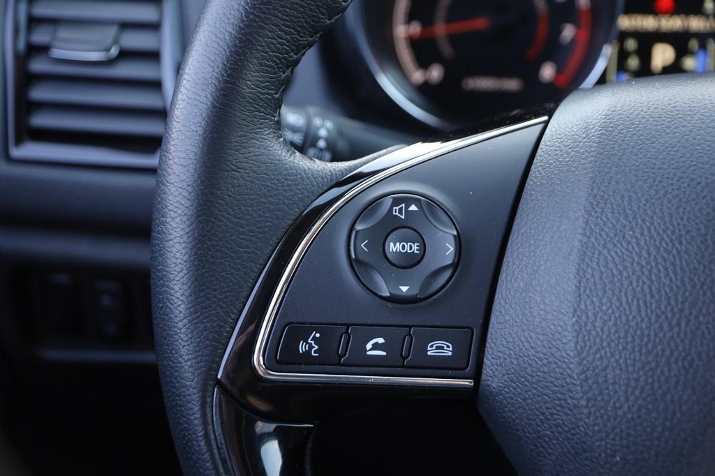 Mitsubishi Outlander Sport Vehicle Image 11