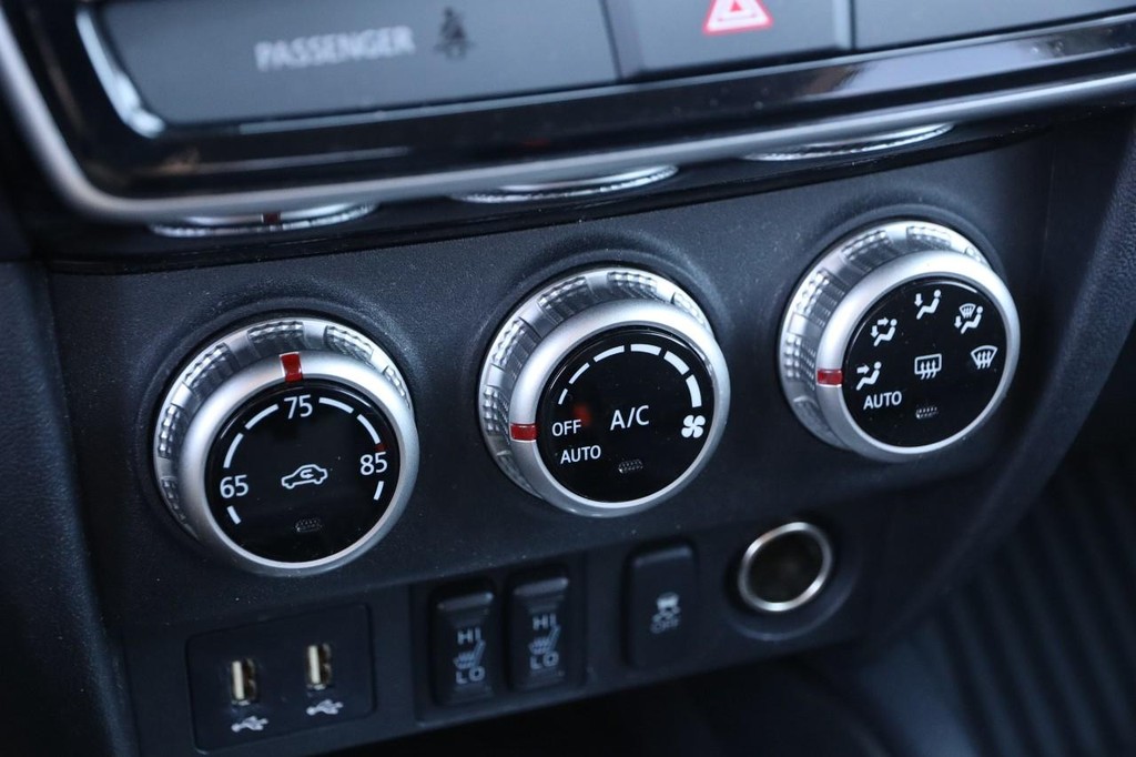 Mitsubishi Outlander Sport Vehicle Image 17