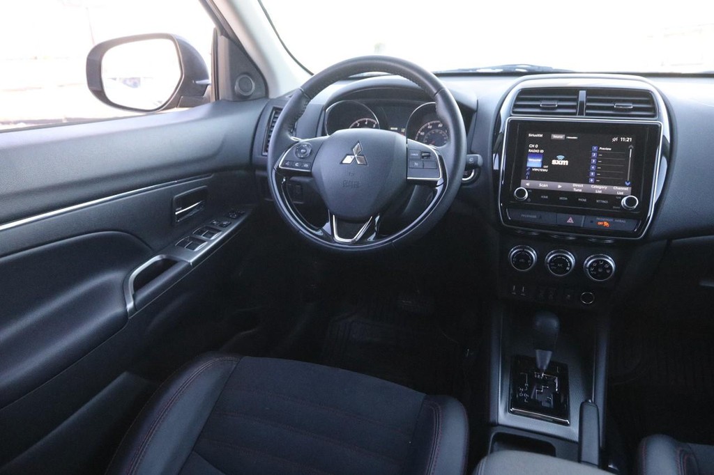 Mitsubishi Outlander Sport Vehicle Image 21