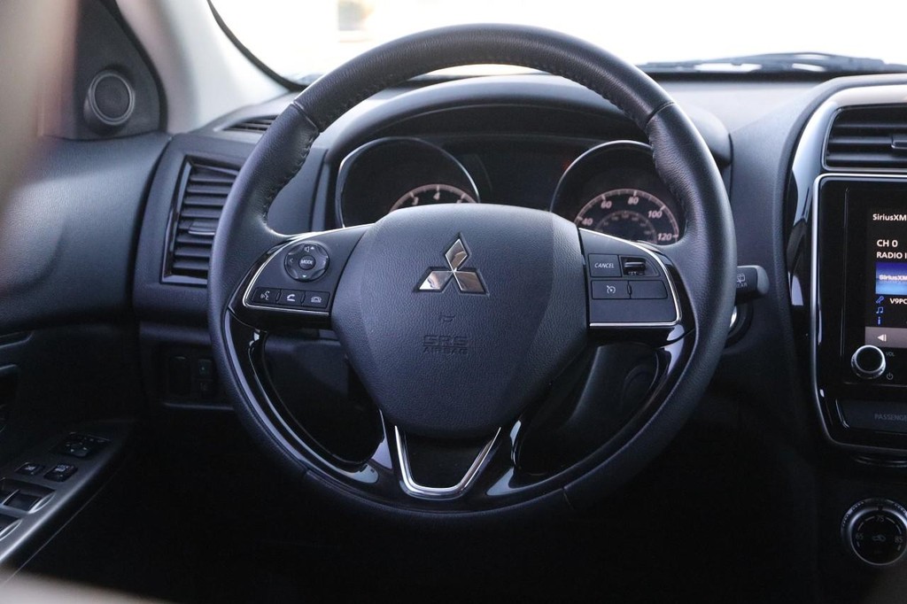 Mitsubishi Outlander Sport Vehicle Image 22