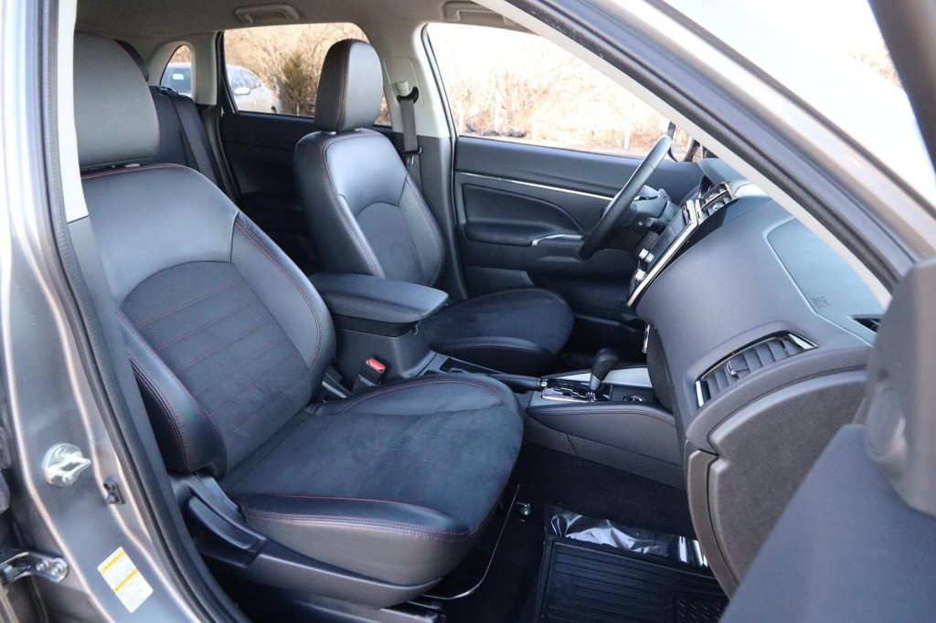 Mitsubishi Outlander Sport Vehicle Image 25