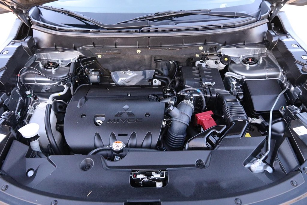 Mitsubishi Outlander Sport Vehicle Image 26