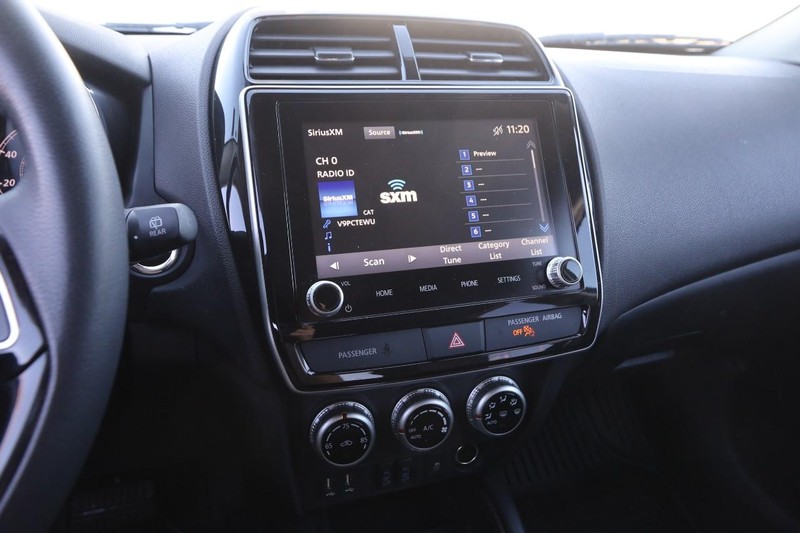 Mitsubishi Outlander Sport Vehicle Image 15